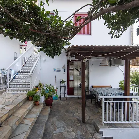 Nikos 3* Votsi (Alonnisos)