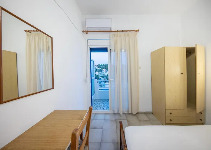 Nikos ゲストハウス 3*