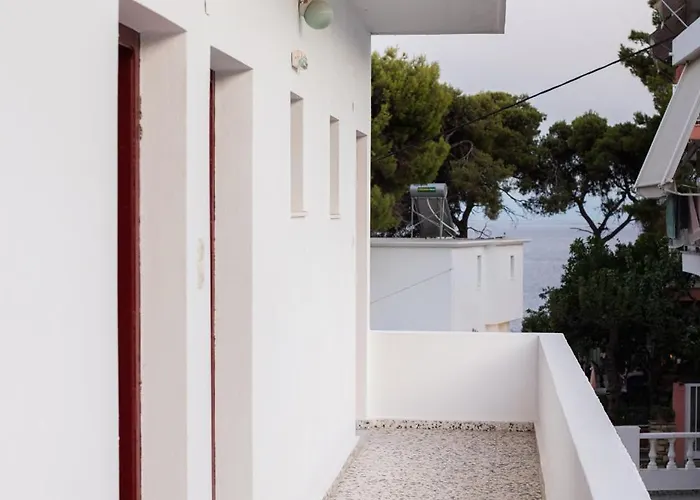 Nikos ゲストハウス 3*