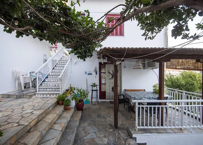 Nikos 3* ヴォトシ